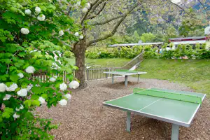 Camping Bella-Tola - Tischtennisplatten auf dem Campingplatz