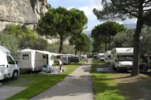 Camping Bellavista - Wohnwagenstellplatz und Wohnmobilstellplatz vom Campingplatz mit Bergblick
