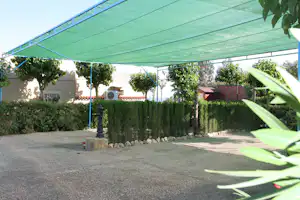 Camping Bellavista - überdachter Stellplatz vom Campingplatz