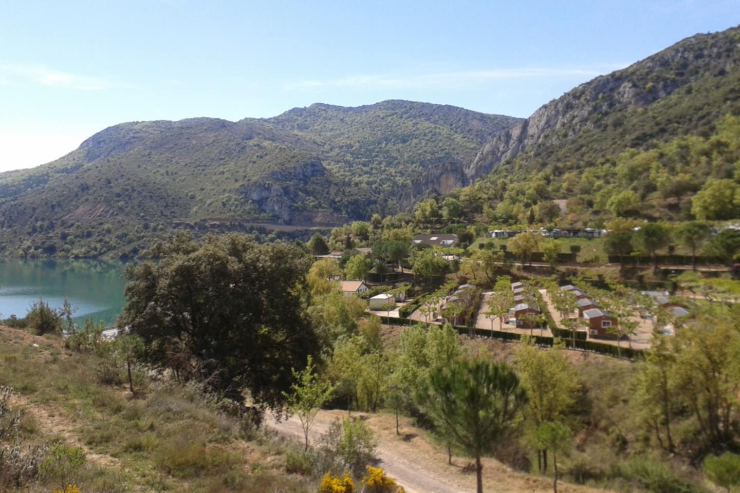 Camping Bellavista - Blick auf den Campingplatz am Wasser