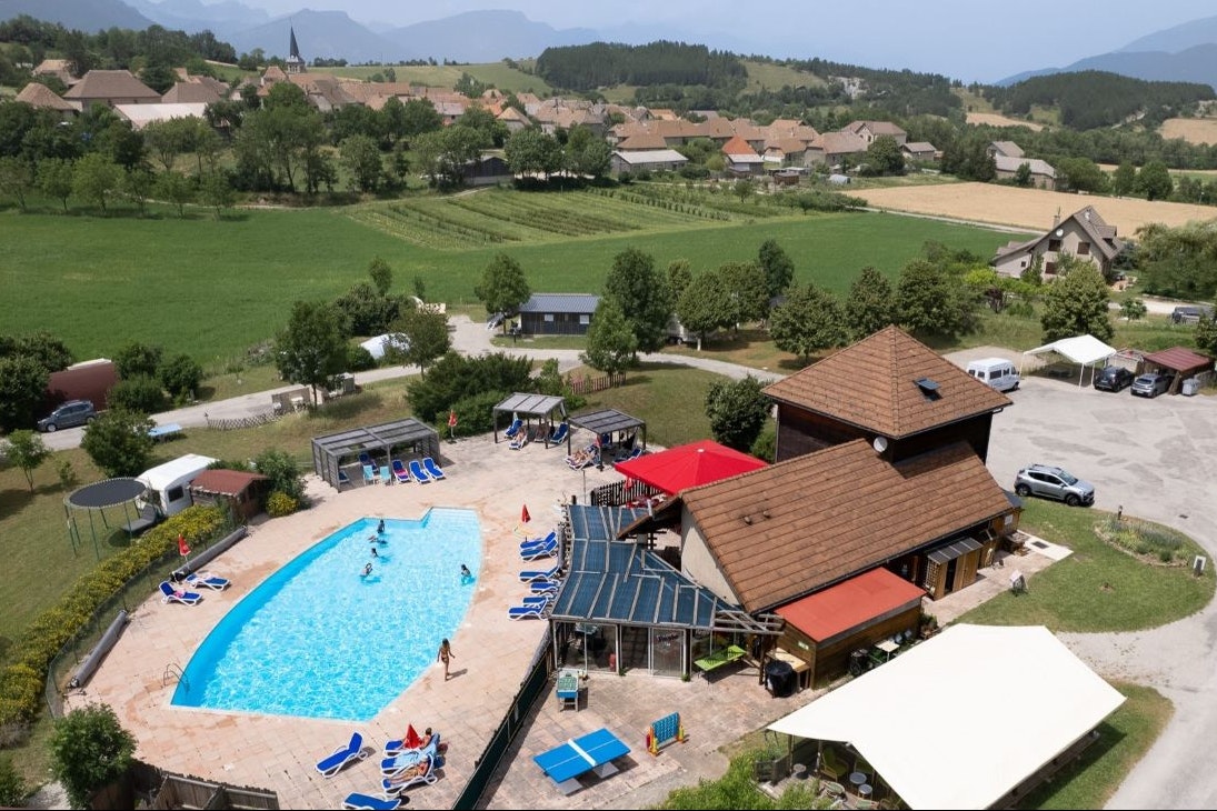 Sites et Paysages Belle Roche  Camping Belle Roche -  Poolbereich auf dem Campingplatz