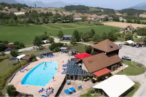 Sites et Paysages Belle Roche Camping Belle Roche - Poolbereich auf dem Campingplatz