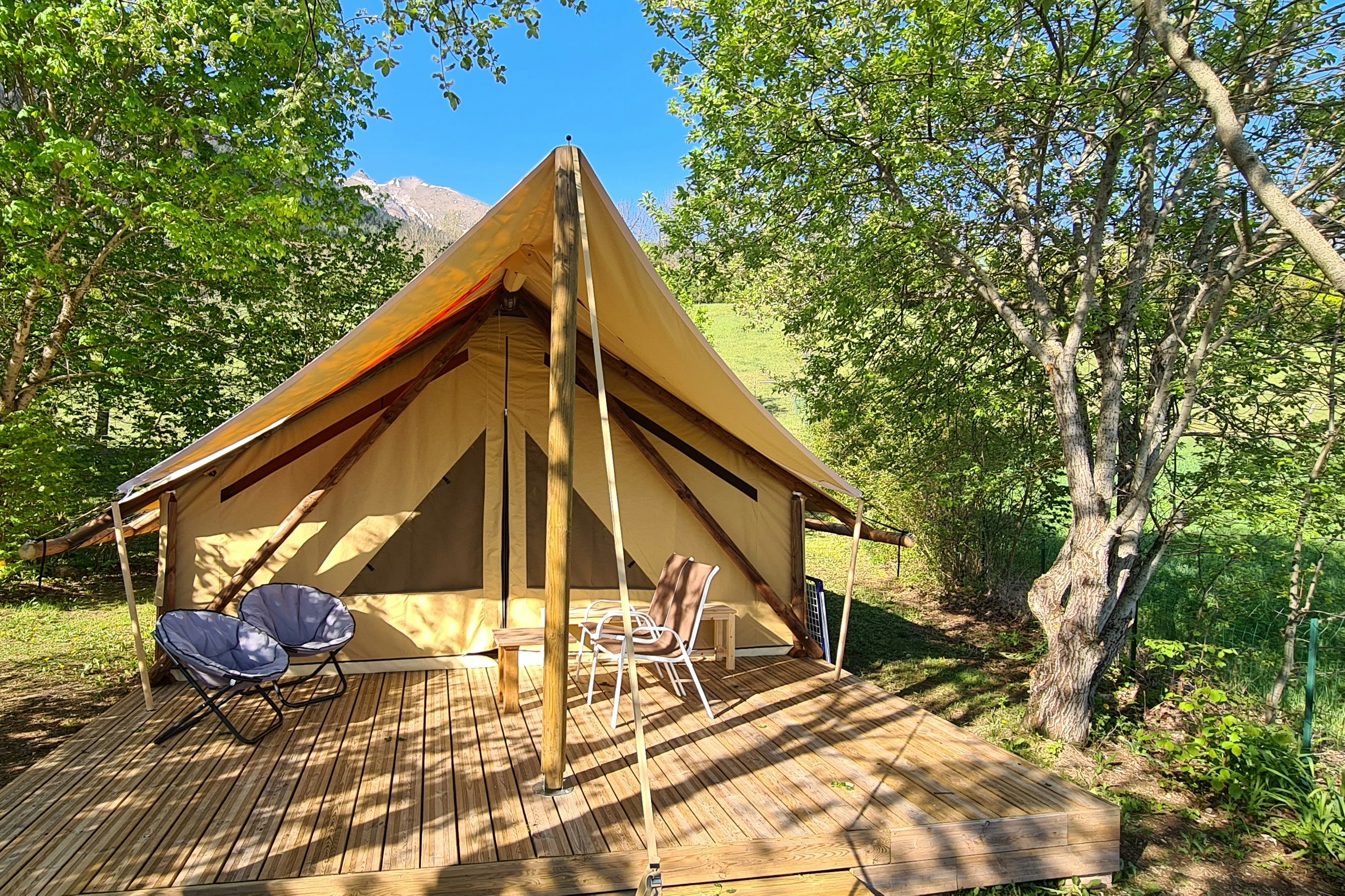 Sites et Paysages Belle Roche  Camping Belle Roche - Außenansicht Glamping-Zelt auf dem Campingplatz