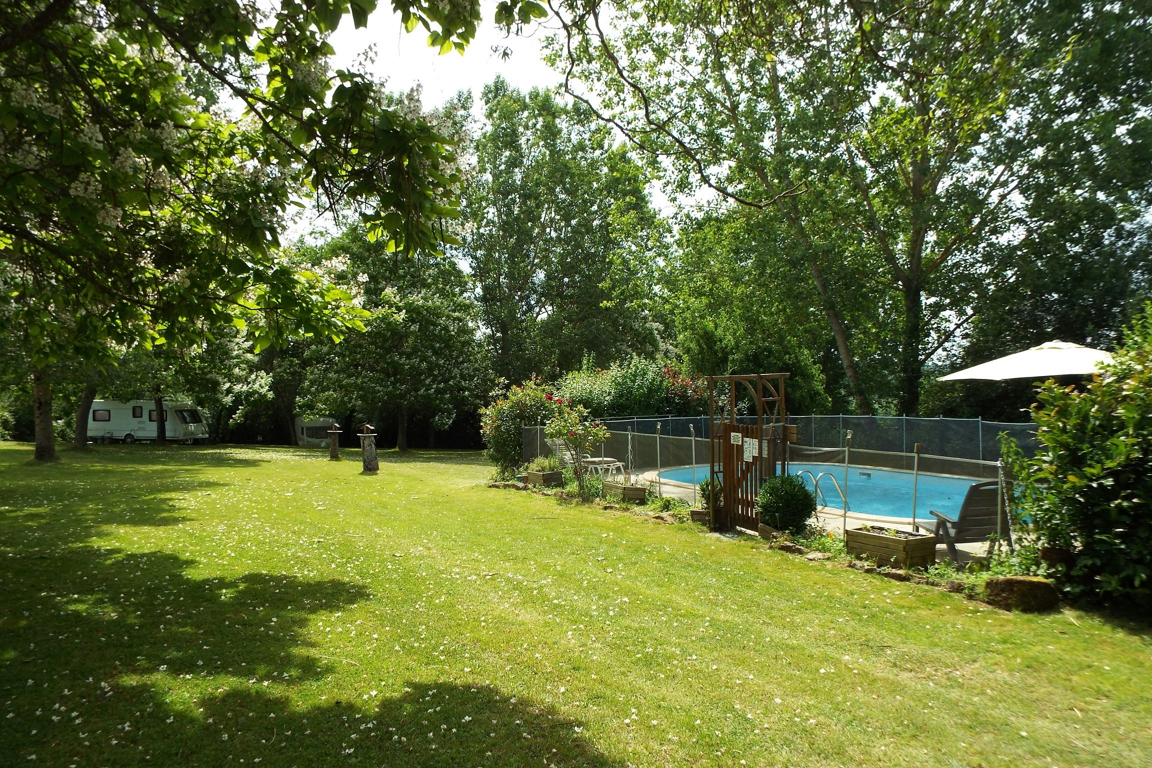 Camping Belle Vue - Blick auf den Pool auf dem Campingplatz