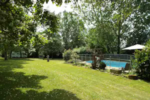 Camping Belle Vue - Blick auf den Pool auf dem Campingplatz