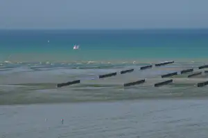Camping Bellevue Mer - das Meer bei Ebbe in der Nähe des Campingplatzes