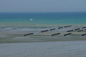 Camping Bellevue Mer - das Meer bei Ebbe in der Nähe des Campingplatzes