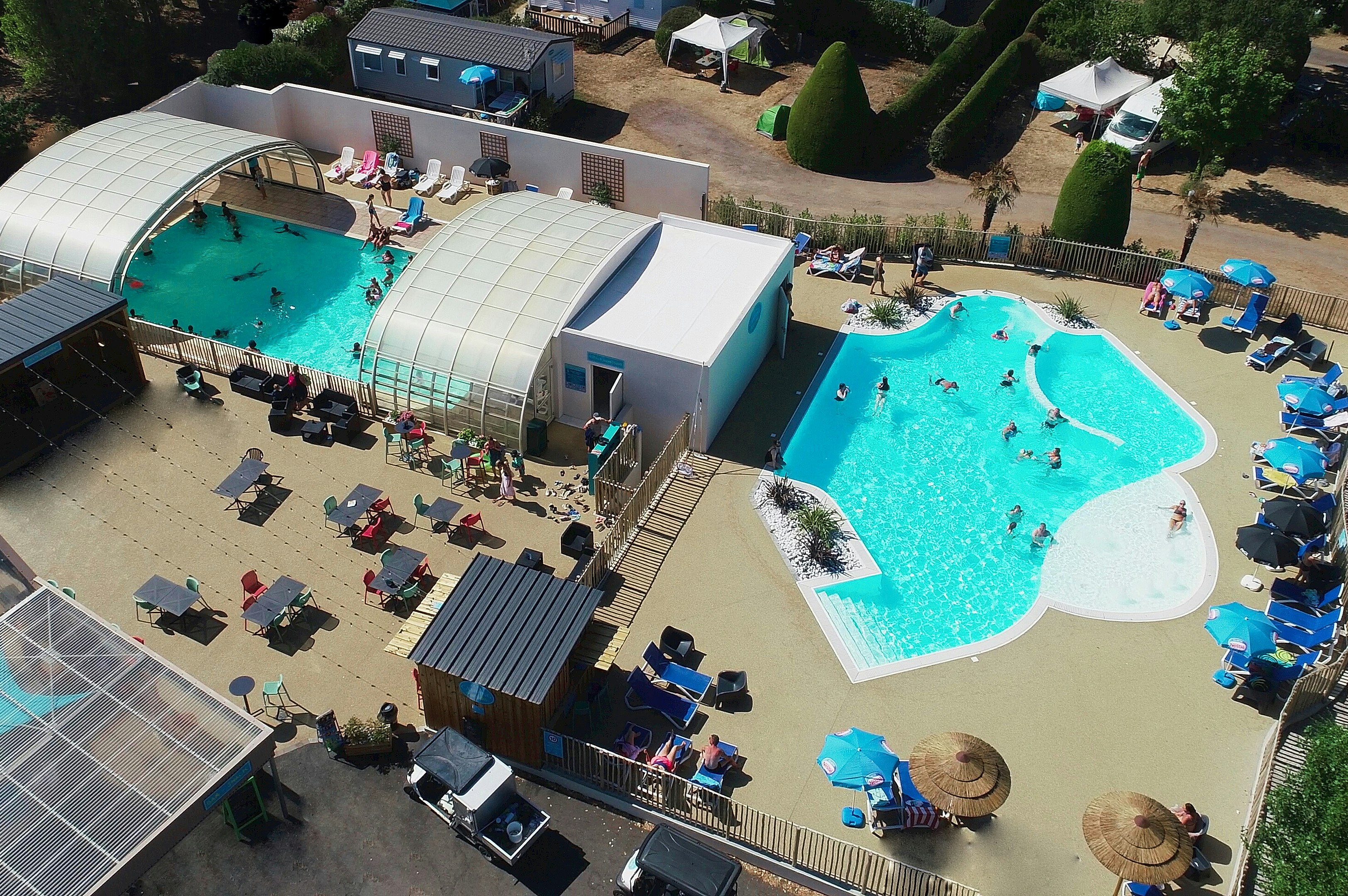 Camping Paradis Bellevue Erquy - Pools auf dem Campingplatz aus der Vogelperspektive