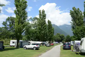Camping Bellinzona - Wohnwagen- und Zeltstellplatz zwischen Bäumen