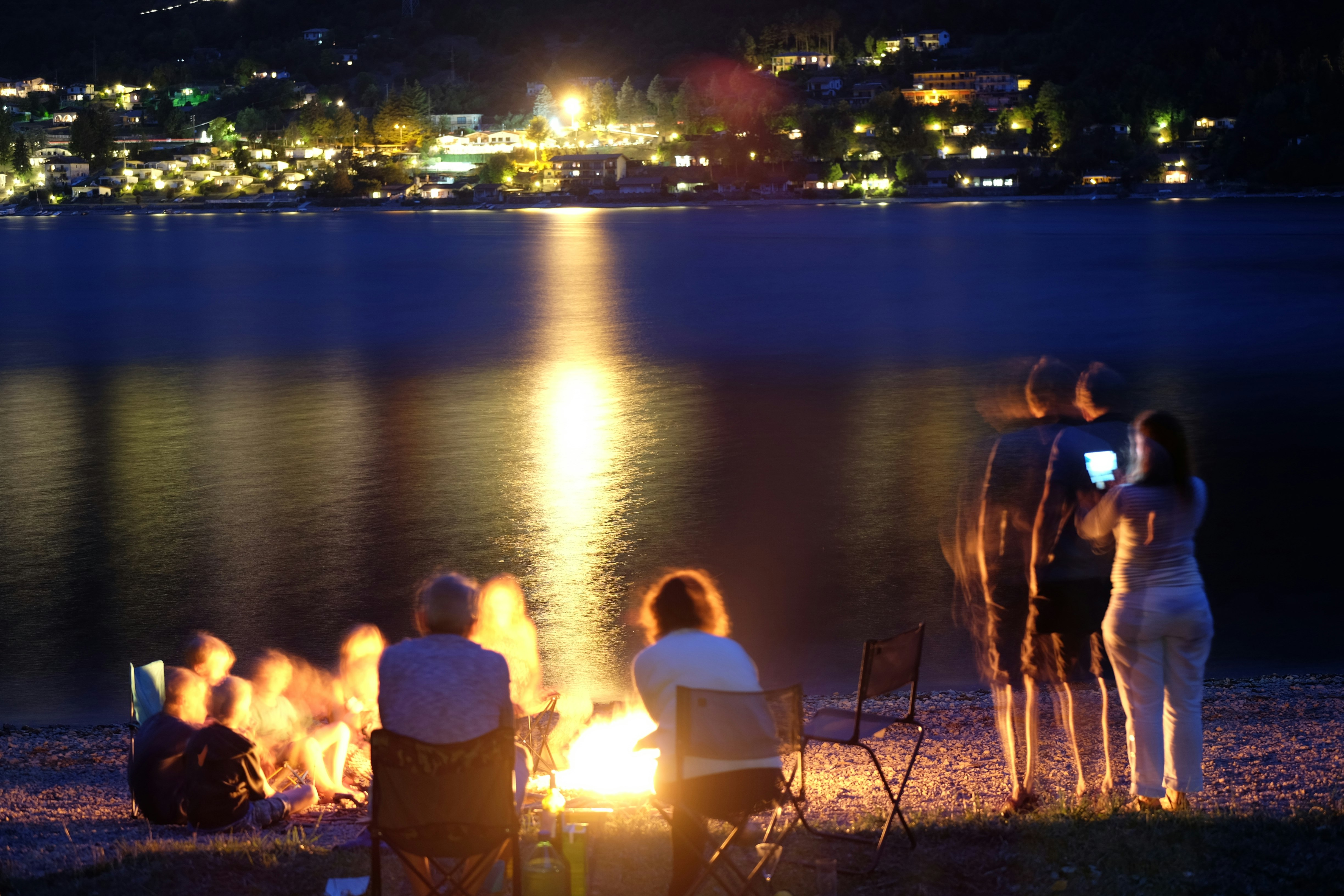 Camping Belvedere  - Camper am Lagerfeuer am Strand vom Campingplatz