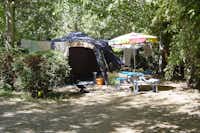 Camping Benista - Zelt auf Stellplatz im Grünen