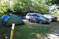 Camping Berceo  -  Stellplatz vom Campingplatz im Schatten der Bäume