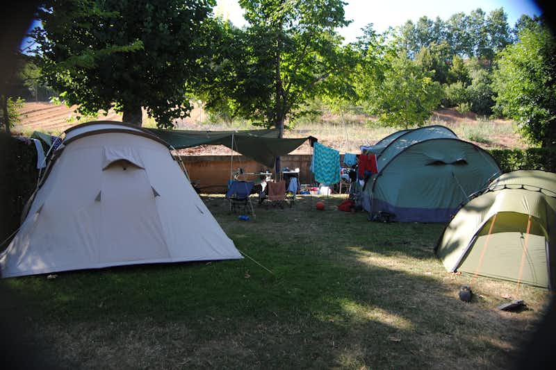 Camping Berceo  -  Zeltplatz vom Campingplatz auf grüner Wiese