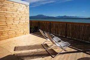 Camping Bergamini - Terrasse mit Blick auf das Wasser