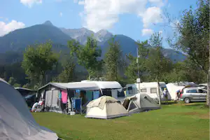 Camping Berggruss - Blick vom Stellplatz auf dem Campingplatz auf die Berge in den Alpen