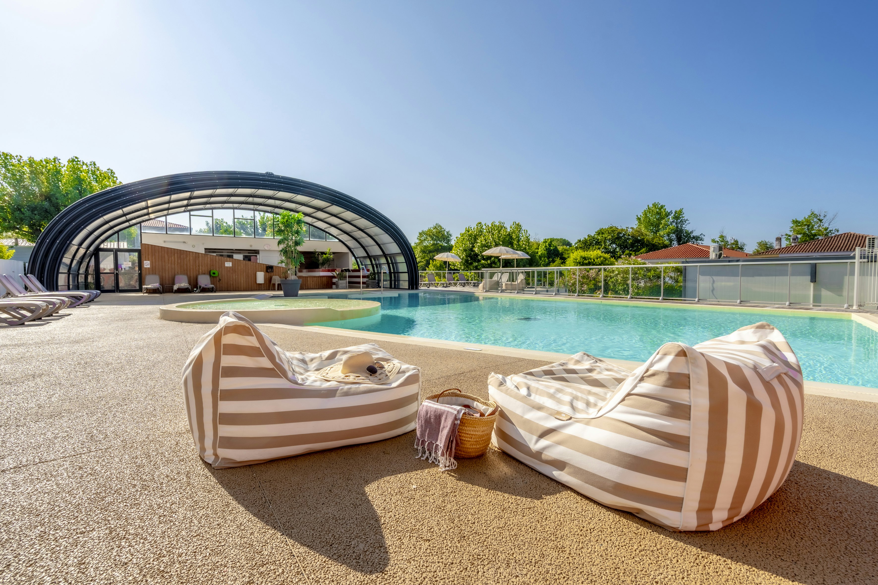 Biarritz Camping  Camping Biarritz - Lounge am Pool des Campingplatzes