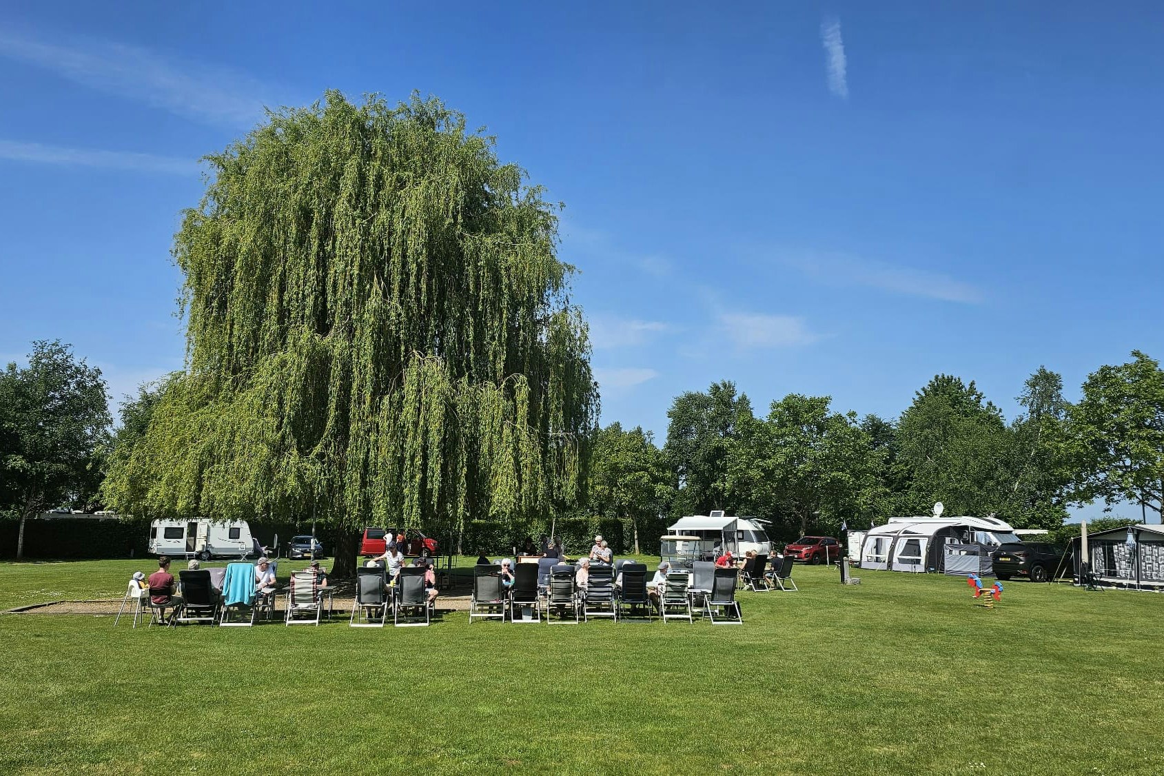 Camping Biej de Vogel - Standplatzwiese auf dem Campingplatz