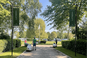 Camping Biej de Vogel - Standplatzwiese auf dem Campingplatz