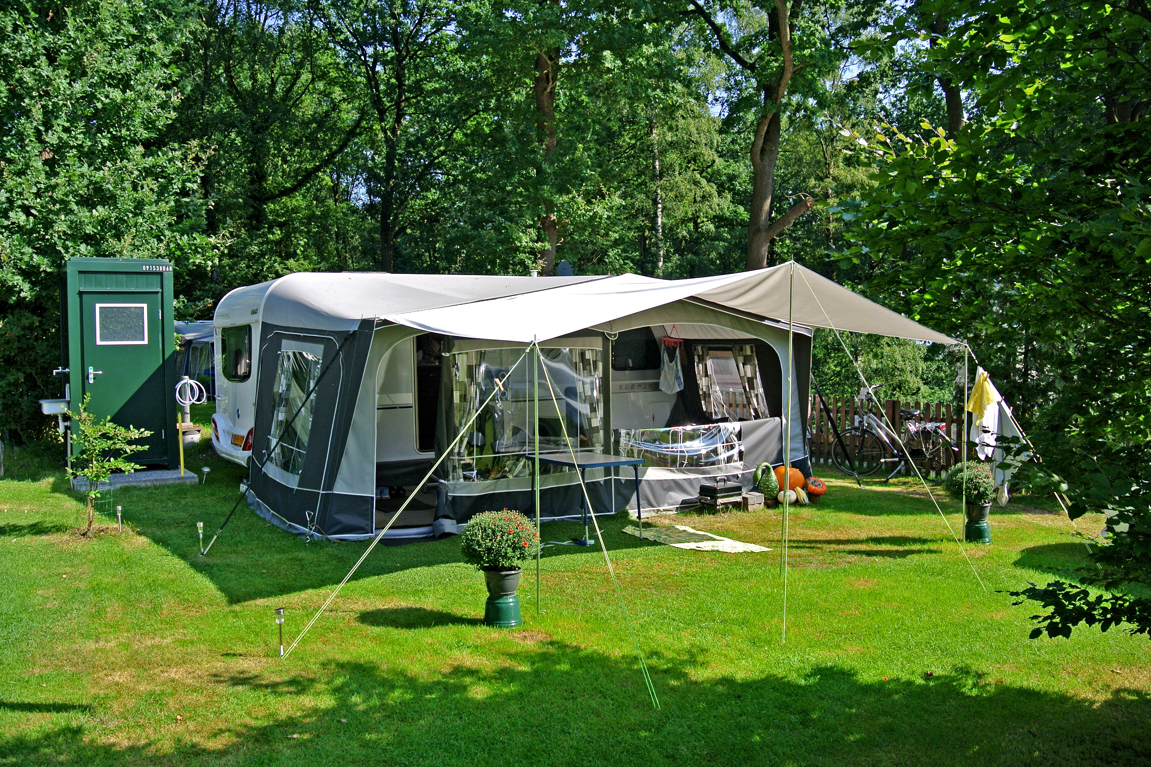 Camping Bij De Bronnen - Wohnmobil- und  Wohnwagenstellplätze im Grünen