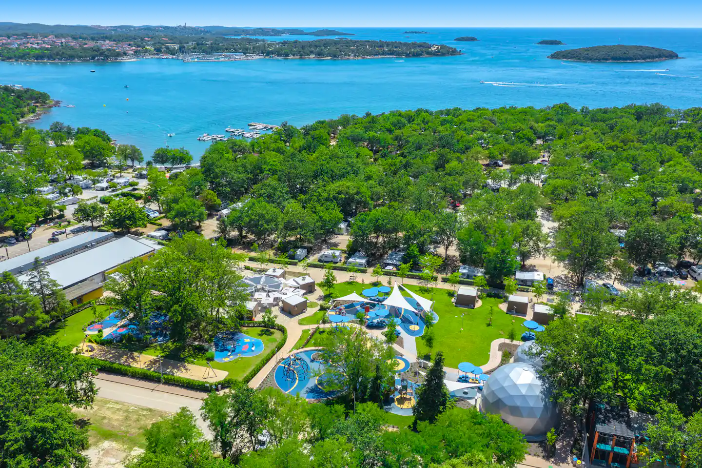 Camping Bijela Uvala - Luftaufnahme des Campingplatzes