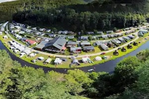 Camping Bissen - Luftaufnahme des Campingplatzes am Fluss