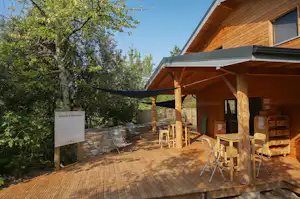 Camping Bivouac Nature - Terrasse auf dem Campingplatz