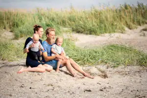 Camping Björkängs - Gäste vom Campingplatz genießen Naturlandschaften am Strand in der Umgebung