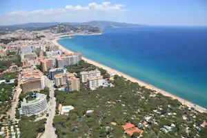Camping Blanes - Luftaufnahme des Campingplatzes am Meer