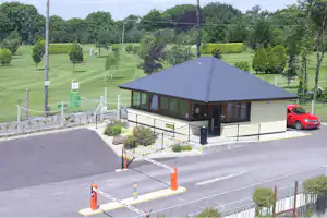 Camping Blarney - Rezeption und Einfahrt auf den Campingplatz