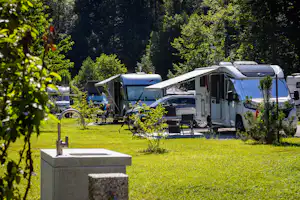 Camping Bled - Wohnmobil- und Wohnwagenstandplätze auf der Wiese