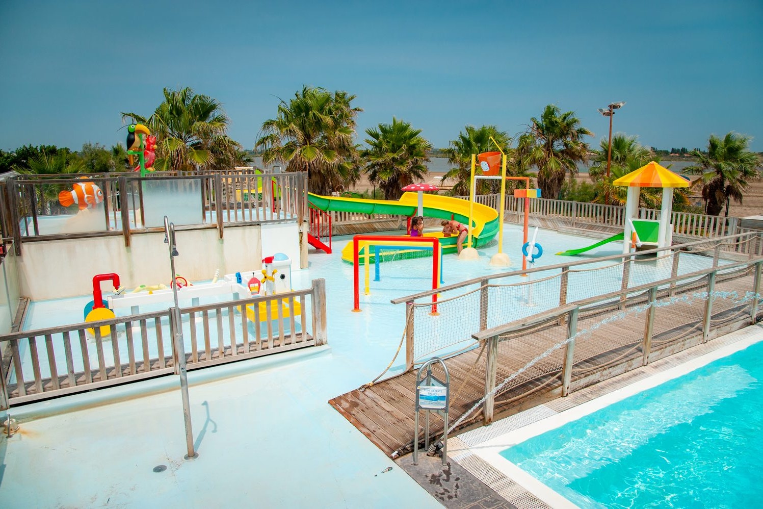 Camping Bleu Marine - Pool mit Rutsche auf dem Campingplatz