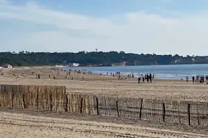 Camping Bleu Mer - Blick auf den nahe gelegenen Sandstrand am Meer