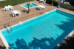 Camping Bøllingsø - Blick auf den Pool im Freien auf dem Campingplatz