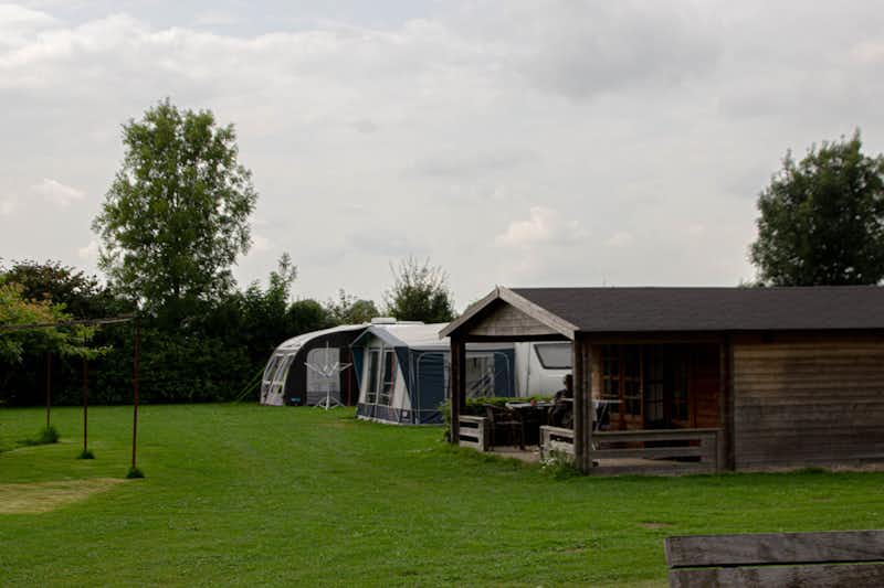 Camping Boerderij de Spijken - Wohnmobil- und  Wohnwagenstellplätze auf dem Campingplatz