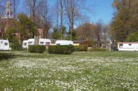 Camping Boet'n Toen - Wohnmobil- und  Wohnwagenstellplätze auf der Wiese