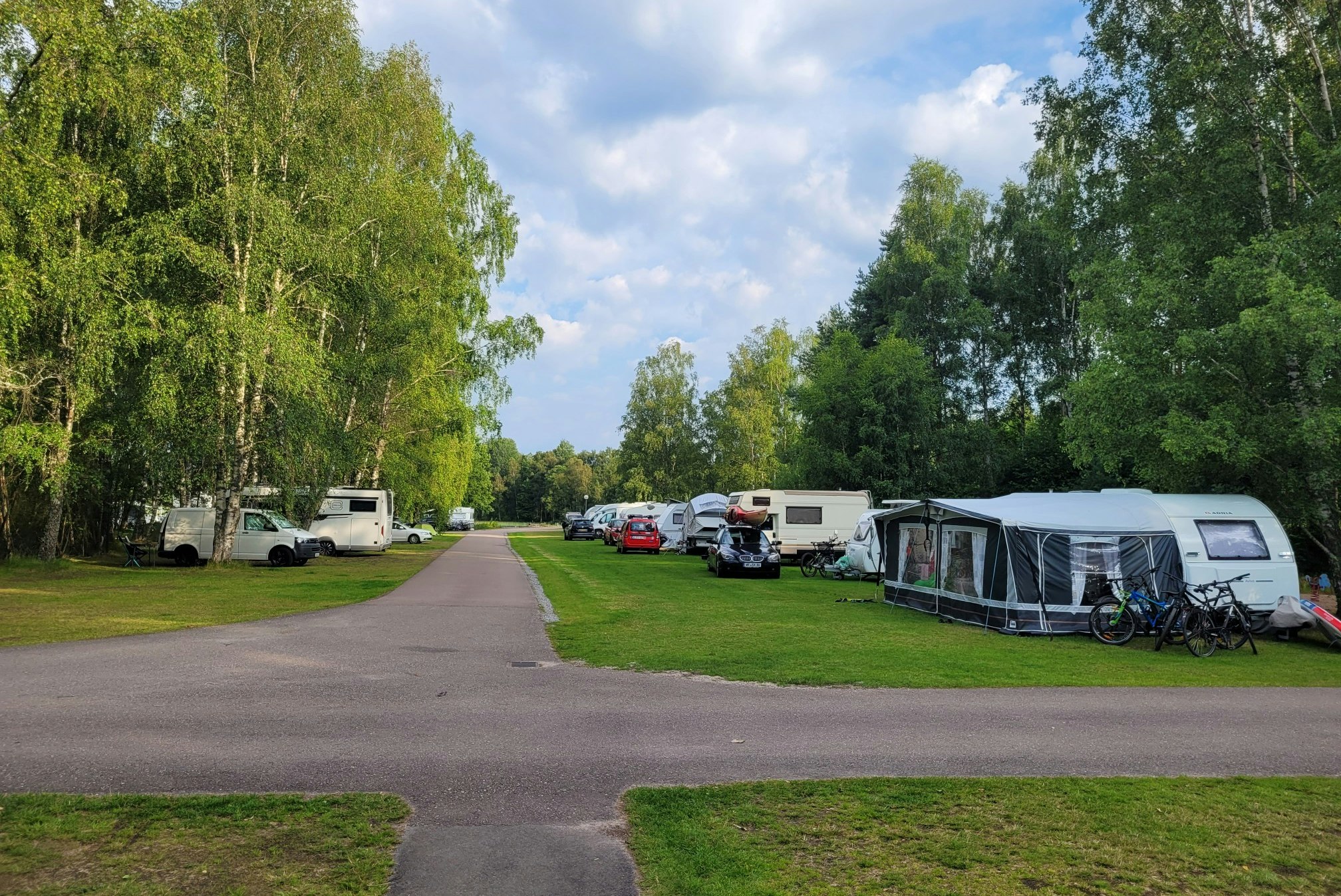 Camping Bolmen - Standplätze auf der Wiese auf dem Campingplatz