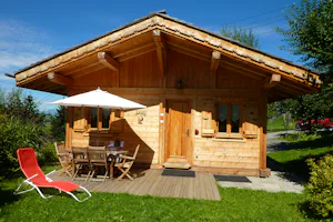Camping Bornand - Mobilheim mit Veranda auf dem Campingplatz
