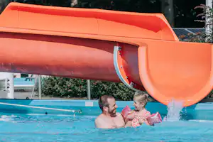 Camping Zwinderen Camping Bosbad Zwinderen - Rutschen im Wasserpark des Campingplatzes