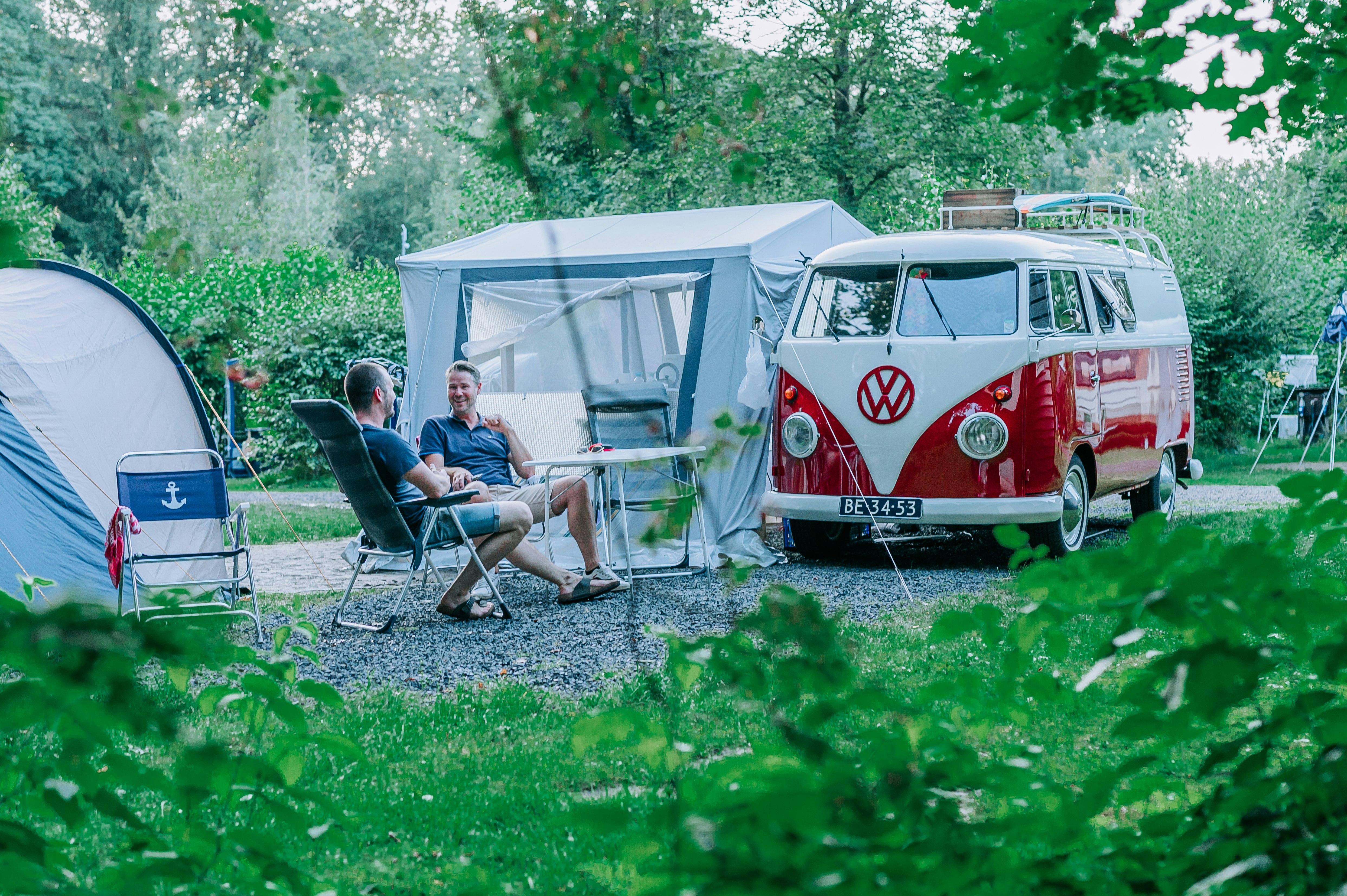 Camping Zwinderen  Camping Bosbad Zwinderen - Standplätze im Grünen auf dem Campingplatz