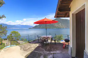 Camping Bosco - Mobilheim Terrasse mit Blick auf den See