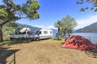 Camping Bosco - Zelt- und  Wohnwagenstellplätze  mit Blick auf den See
