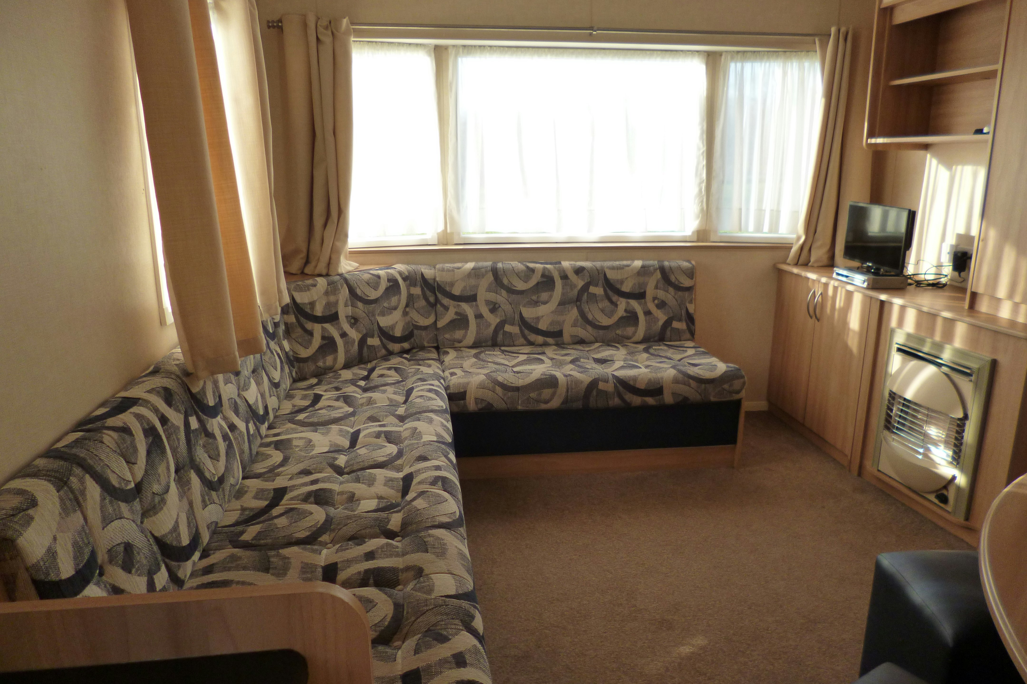 Camping Boszicht - Innenansicht Sitzbereich und Küche Mobilhiem