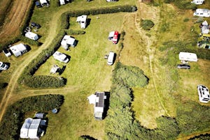 Bovbjerg Camping - Campingplatz aus der Vogelperspektive