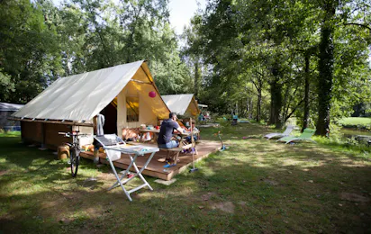 Flower Camping Brantôme Peyrelevade