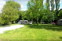 Camping Brantôme Peyrelevade  -  Stellplatz vom Campingplatz auf grüner Wiese