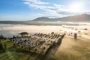 Camping Brunnen - Luftaufnahme des Campingplatzes