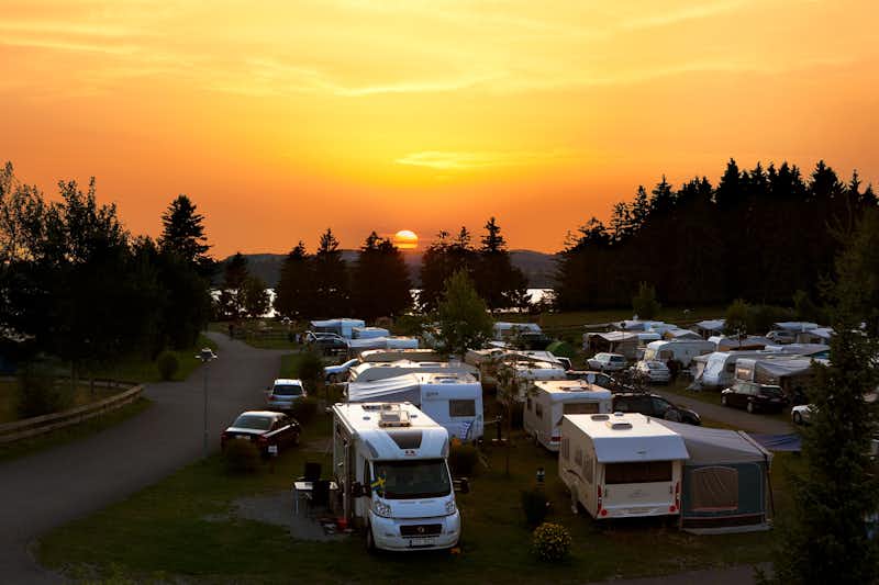 Camping Brunnen - Campingplatz bei Sonnenuntergang