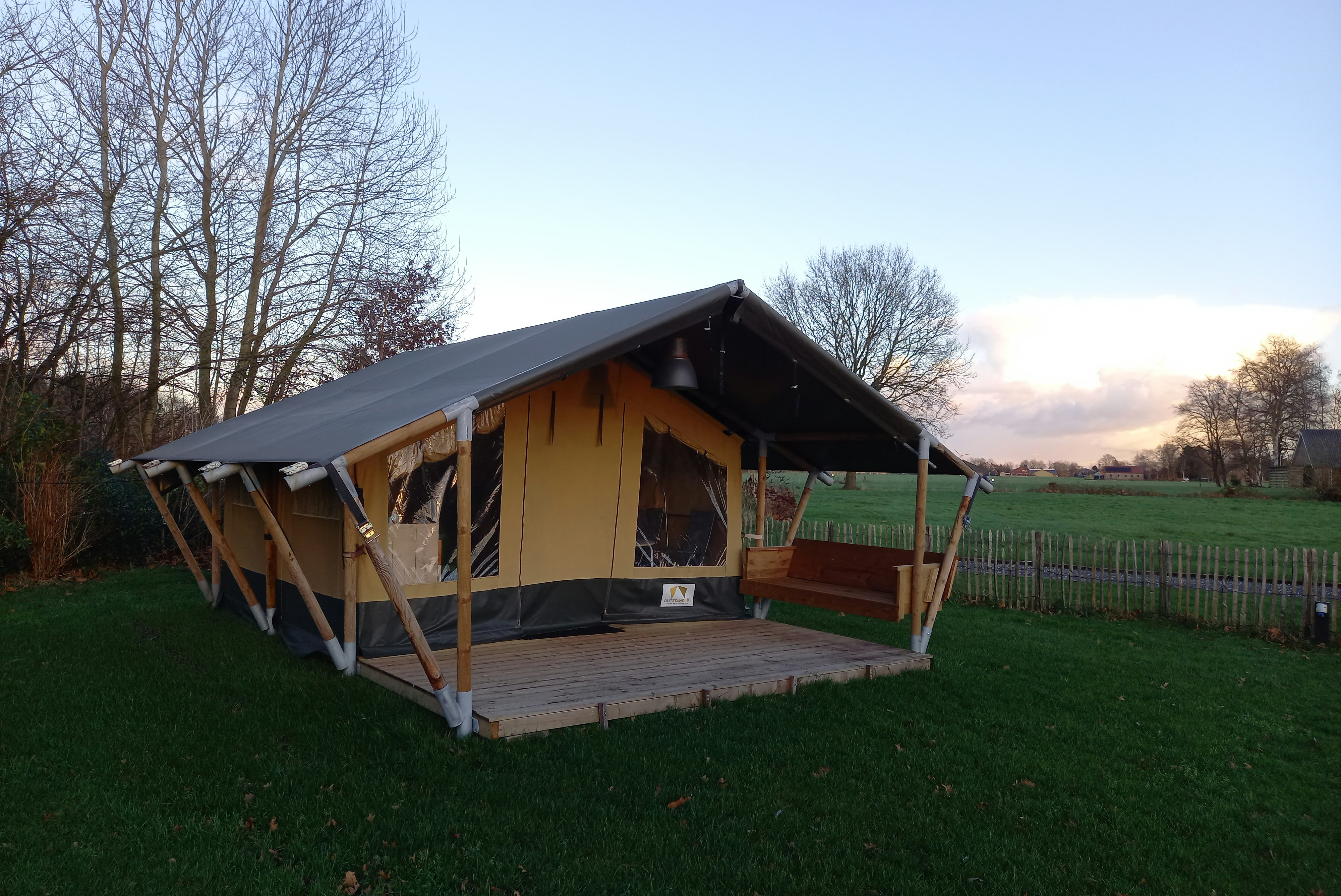 Camping Buitenplaats Drenthe - Glamping-Zelt auf dem Campingplatz