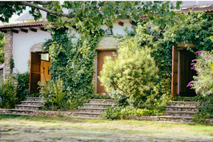 Camping Bungalowpark Isábena - Eingang zu den Sanitäranlagen des Hauptgebäudes