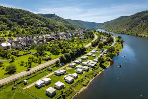 Häppy Life - Mosel Camping Burgen - Luftaufnahme des Campingplatzes